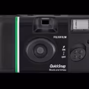 Фотокамера Fujifilm QuickSnap Black and White вид спереди