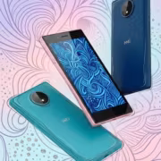 Три смартфона HMD с разноцветными корпусами