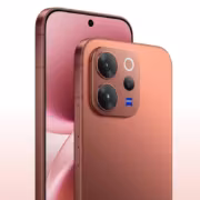 Смартфон Vivo V70 сзади и спереди в розовом цвете