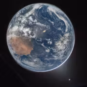 6 июля Земля дойдёт до афелия и замедлится на орбите до 29,3 км/с 4 Земля с орбиты Центр астронавтической технологии