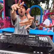 Диджей за пультом на VK Fest 2026 в Москве