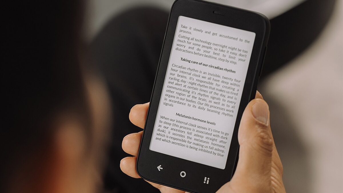 9 кнопочных телефонов июля 2026: от Light Phone III до Barbie Phone 5 9 кнопочных телефонов июля 2026: от Light Phone III до Barbie Phone
