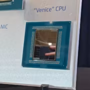 Демонстрационный стенд с процессорами Vulcano AI NIC и Venice CPU