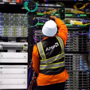 AMD вывела Helios против Nvidia. Microsoft, Meta и OpenAI уже в списке клиентов 22 Работник у серверного оборудования AMD Helios в дата-центре