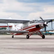 Самолёт Ан-38 на взлётной полосе войсковой авиации