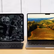 Два ноутбука iPad Pro и MacBook Pro с клавиатурами