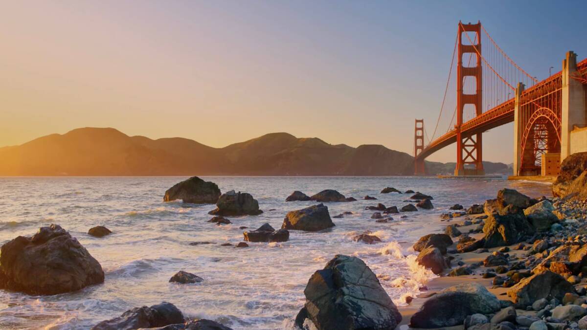 Мост Golden Gate на обоях macOS 27 в третьей бета