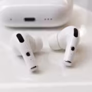 Беспроводные наушники AirPods Pro с камерой