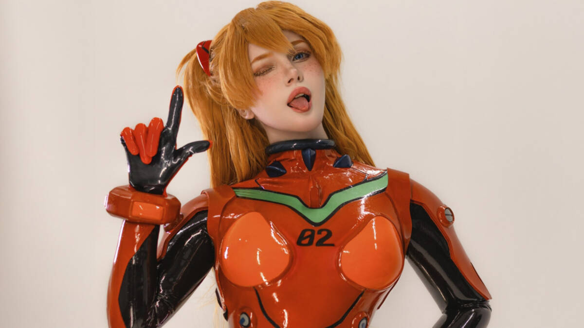 Девушка показала косплей на Аску Лэнгли из Evangelion 18+ 9 Косплей Аски Лэнгли Evangelion 18+ девушка в костюме робота