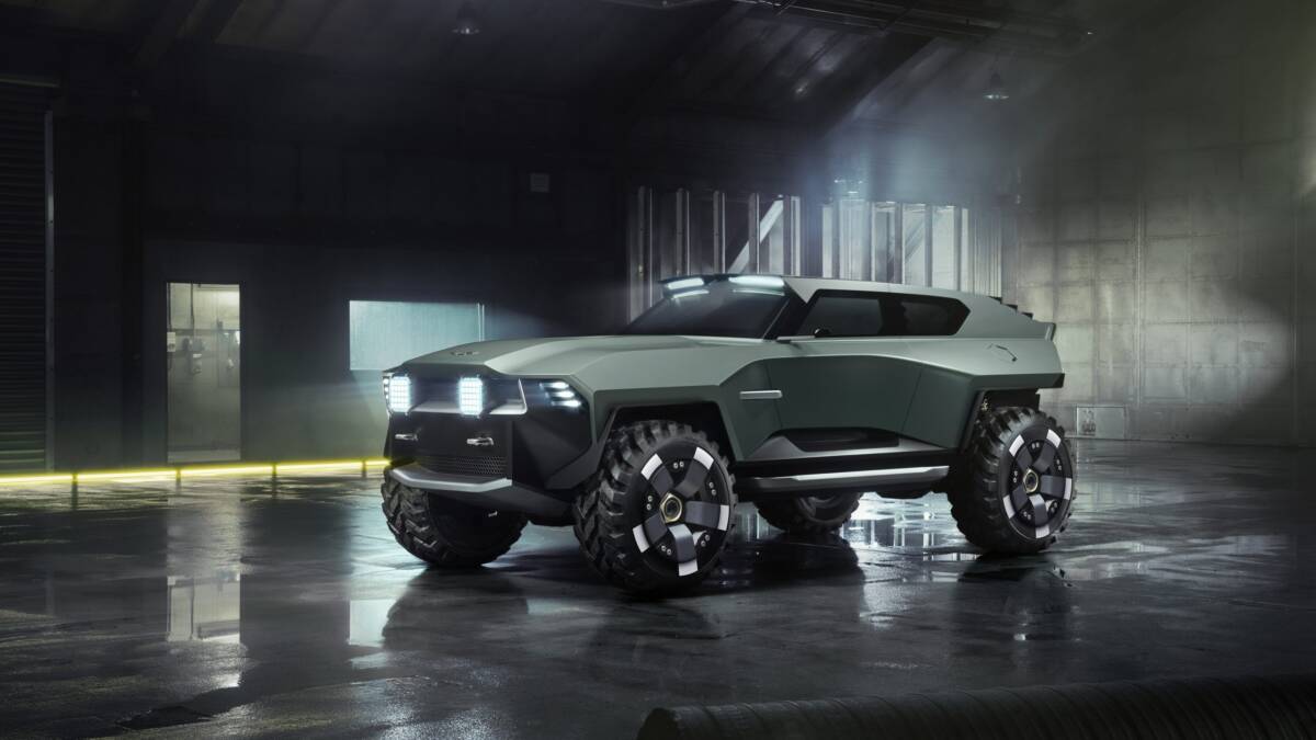 Цифровой внедорожник Dreadnought от Aston Martin в гараже