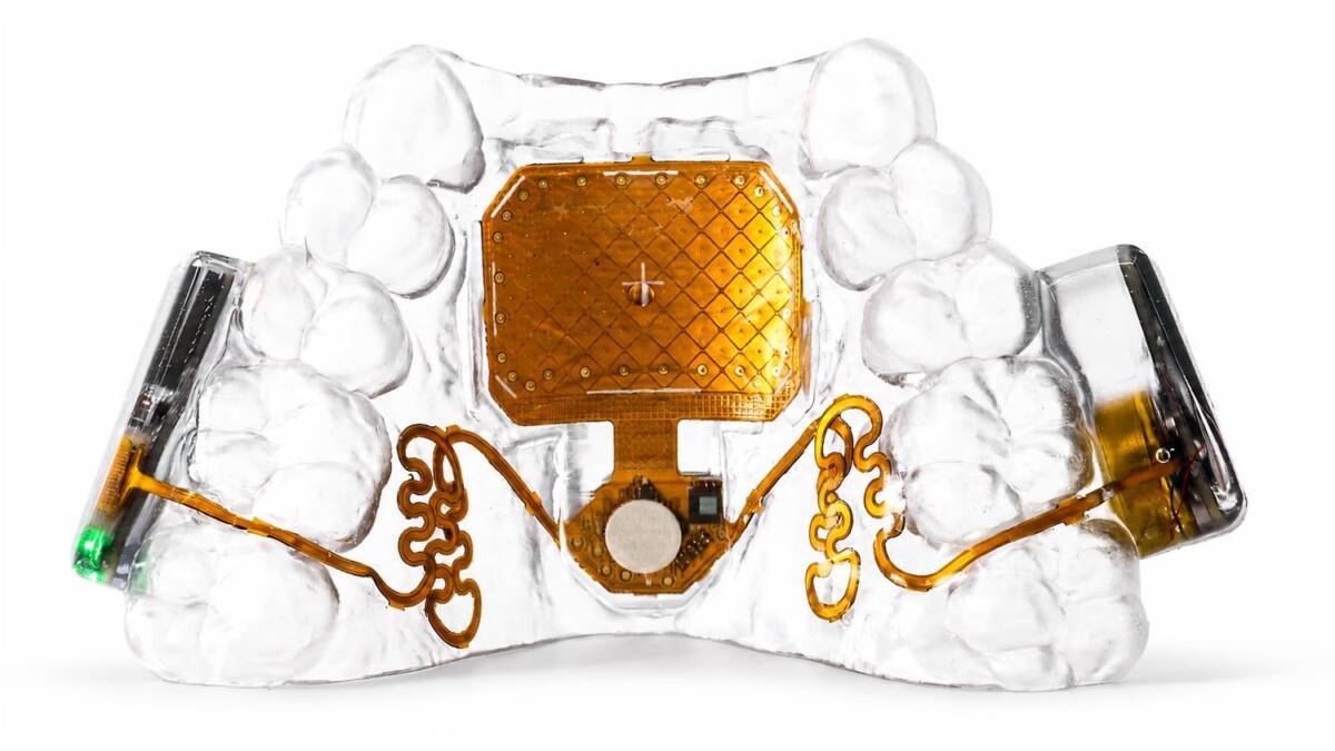 Augmental показала MouthPad и Vox, а фанаты уже мечтают о vibe coding 4 Мягкий прозрачный материал с внутренним устройством VoicePad и Vox