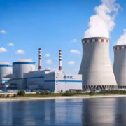 Тепловая электростанция с охлаждающими башнями Бетон из руин АЭС