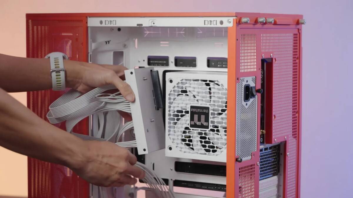 Блоки питания Thermaltake Dockpower FI вынесли все кабели в отдельный модуль