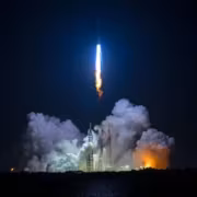 Ракета Blue Origin запускается в космос