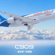 C909 впервые купили для иностранной авиакомпании. Китайский самолет ушел в Камбоджу 5 самолет C909 летит в небе облаках название