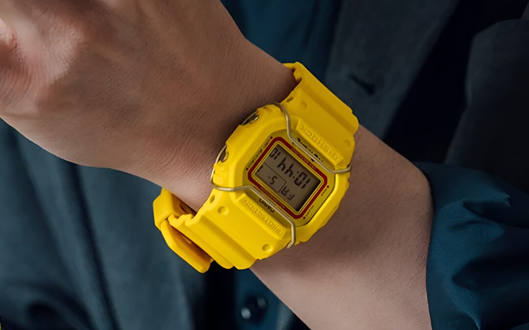 Жёлтые часы Casio G-Shock по Mother 3 на руке