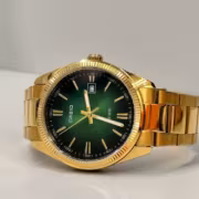Золотые часы Casio с зелёным циферблатом и металлическим браслетом