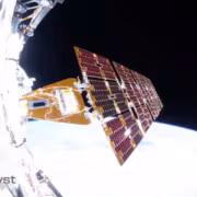 Космический буксир Katalyst Space и спутник в околоземной орбите