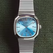 часы Timex 1981 Reissue с ледяным циферблатом и металлическим браслетом