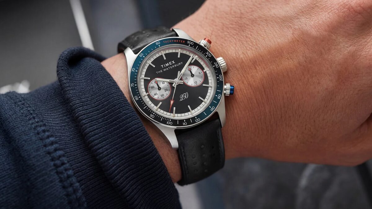 часы Timex Waterbury Heritage America 250 на руке мужской ремешок черный циферблат тахометр