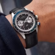 часы Timex Waterbury Heritage America 250 на руке мужской ремешок черный циферблат тахометр