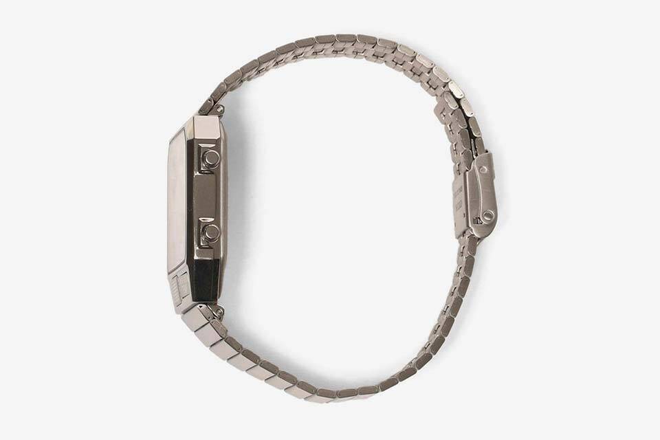 Часы Citizen Ana-Digi Temp выйдут в версии с BEAMS 4 Две электронные часы Citizen Ana-Digi Temp с металлическим браслетом