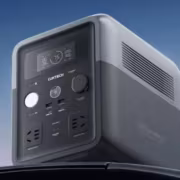 Источник питания Cuktech Power Bank 600 на дисплее