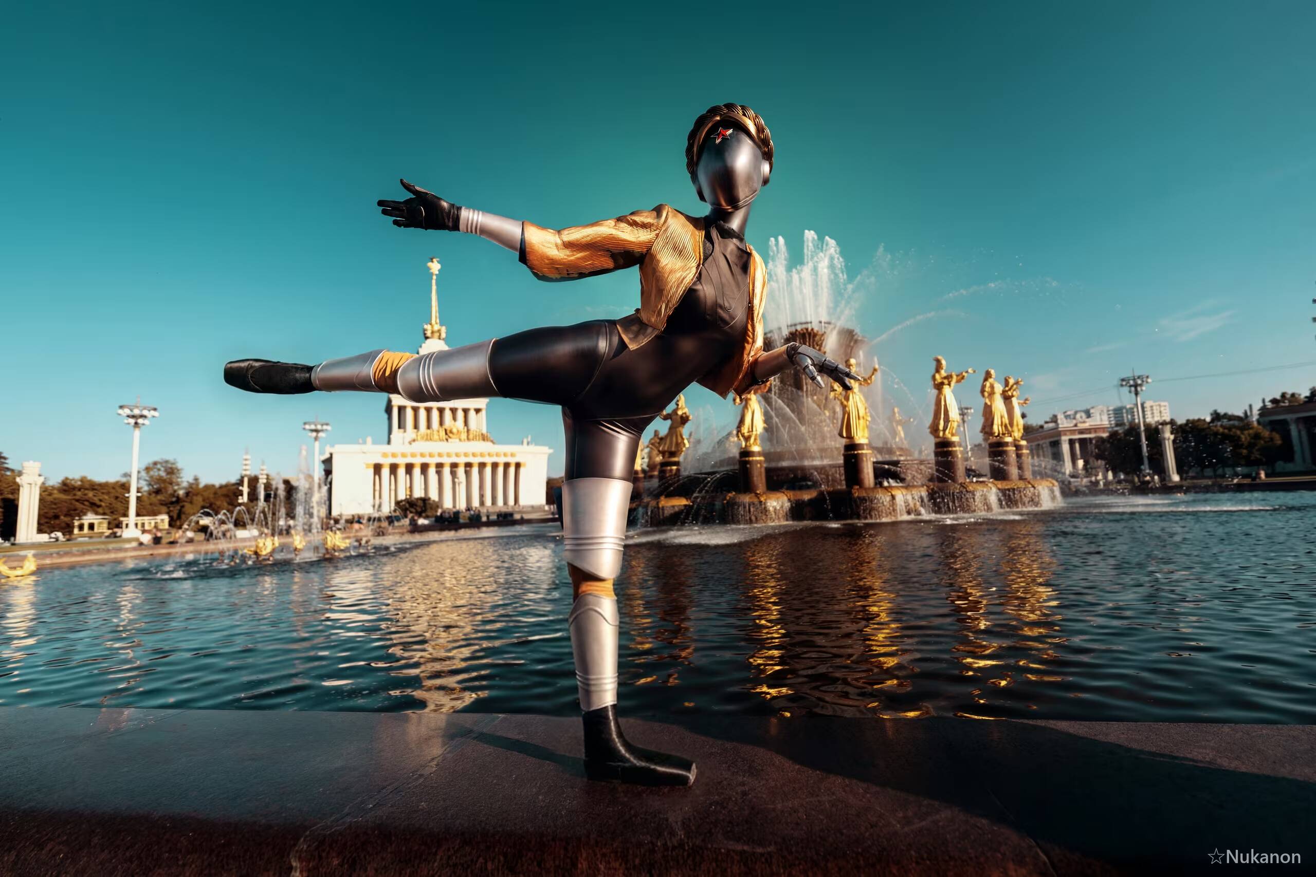 Фигура косплея Близняшки Atomic Heart сробой маской