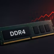 Модуль оперативной памяти DDR4 с чипами и контактами