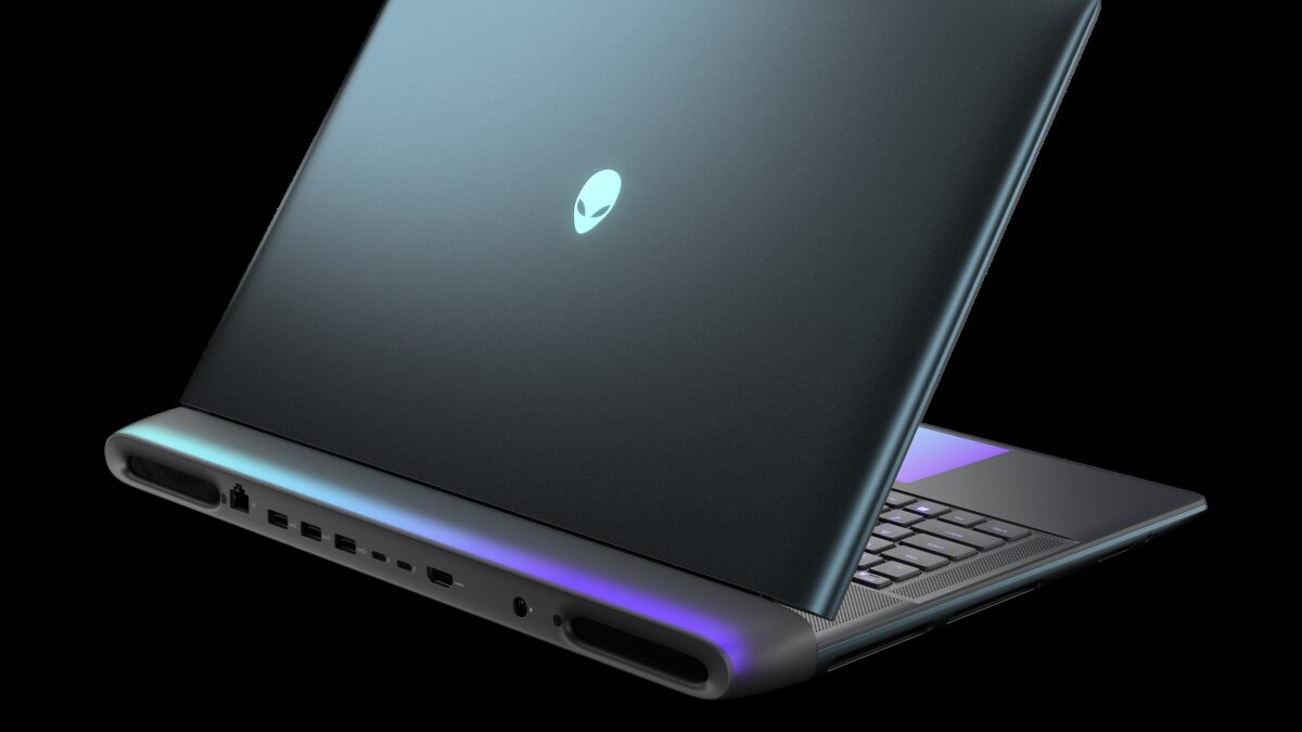 Dell показала в Индии три новых Alienware: цены и характеристики 3 Alienware ноутбук с RGB-подсветкой и портами