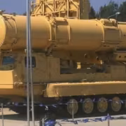 Этот ЗРК С-300ВМ Антей-2500 на платформе