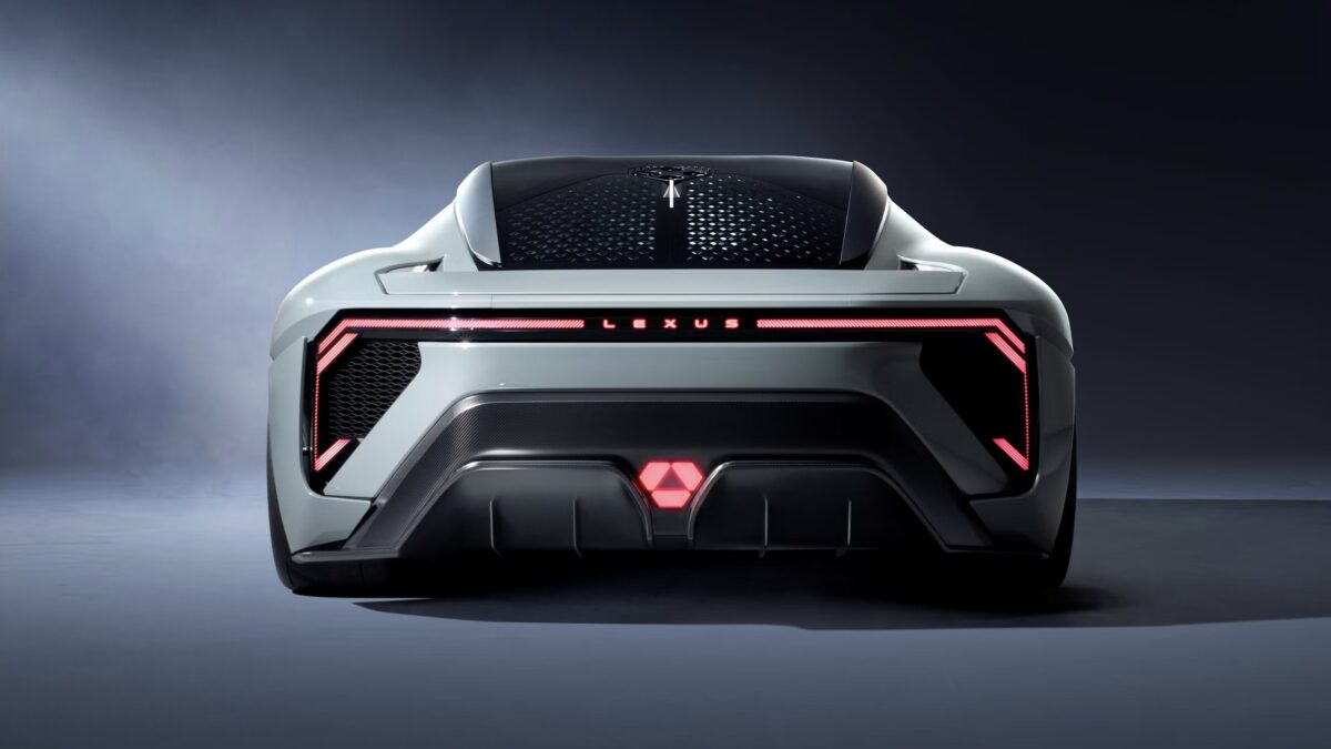 Электрический Lexus LFA получит вибрации и твердотельную батарею для эффекта ДВС 1 Электрический Lexus LFA получит вибрации и твердотельную батарею для эффекта ДВС