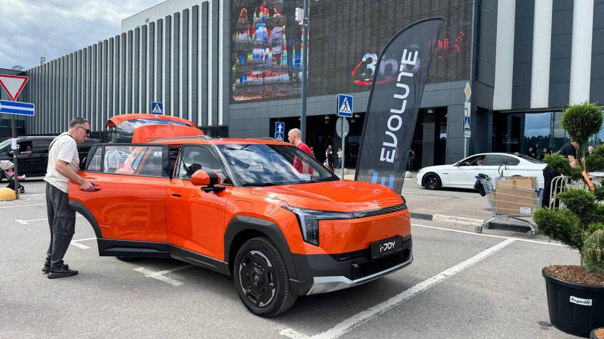 Evolute поднял цены на кроссоверы i-Joy и i-Space 1 Evolute поднял цены на кроссоверы i-Joy и i-Space