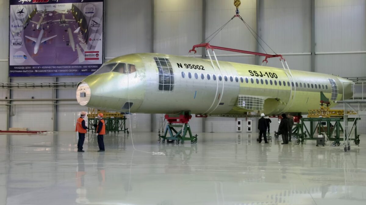 ФАС открыла дело против «Русала» из-за цен на алюминий для МС-21 и SJ-100 3 Самолет МС-21 и SJ-100 в сборке на складе