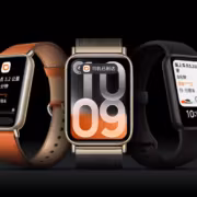 Три смарт- часы Xiaomi Smart Band 11 на черном фоне