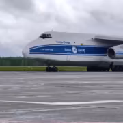 Самолёт Ан-124 «Фрегат» на взлётной полосе ВСК Восточный