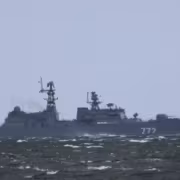 Фрегат «Неустрашимый» с комплексом РЭБ «Пероед-М» в море