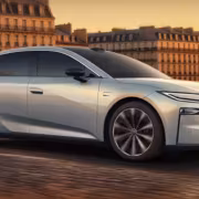 Электромобиль GAC Toyota с современным дизайном