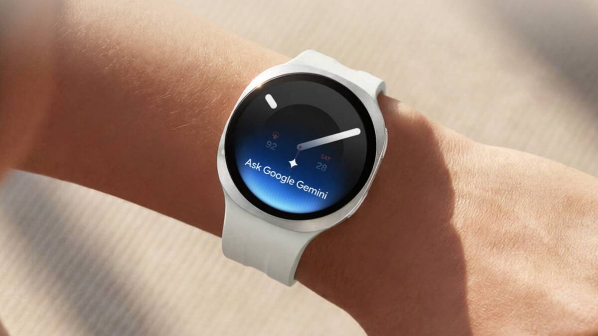 Galaxy Watch 9 и Watch Ultra 2 раскрыли в промо: новые цвета, 5000 нит и 800 мА·ч 4 умные часы Galaxy Watch 9 на руке с белым ремешком