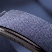 Garmin выпустила CIRQA Smart Band — браслет без экрана и подписки 2 Смартфон, экран, текстильная поверхность, кнопки, дизайн