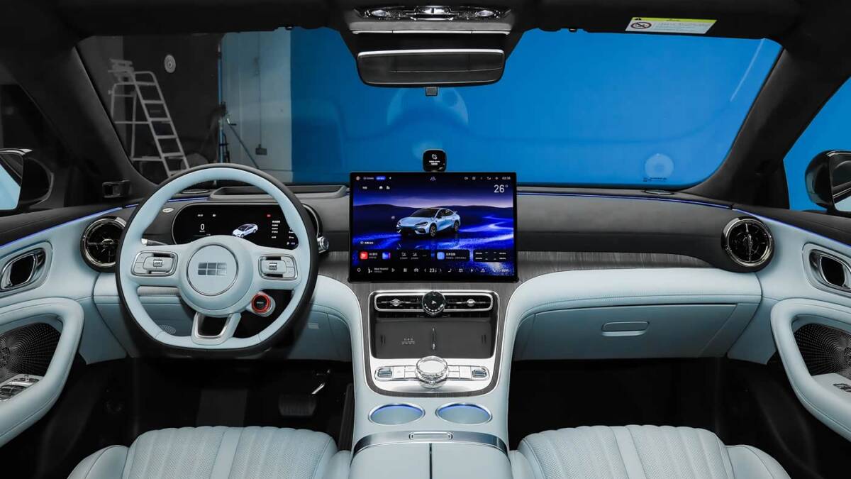 Geely вывела на рынок 578-сильный Galaxy TT Ultra за $29 тыс. 4 Интерьер автомобиля Geely Galaxy TT Ultra салон