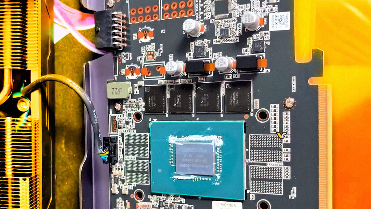 GeForce RTX 5060 с 16-pin и чипом от RTX 5070. Yeston странно усилила младшую карту 6 Видеокарта GeForce RTX 5060 с чипом RTX 5070 и 16-пиновым разъёмом