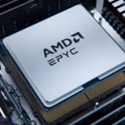 Процессор AMD EPYC с логотипом на крышке