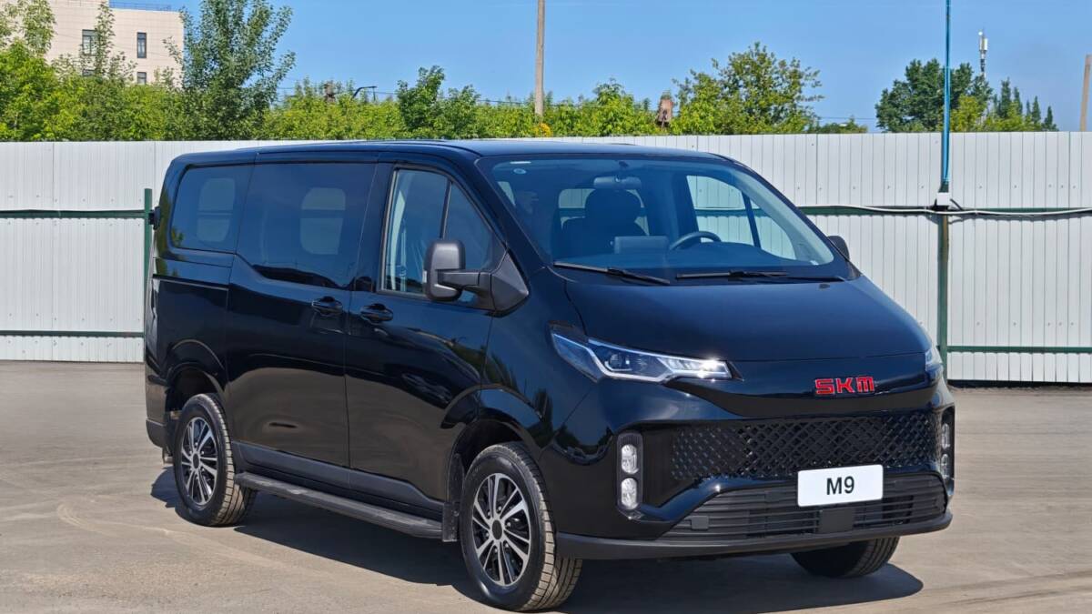Глава АвтоВАЗа пересел с Lada Aura на топовый минивэн SKM M9 1 Глава АвтоВАЗа пересел с Lada Aura на топовый минивэн SKM M9