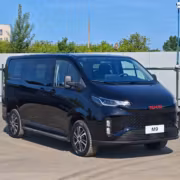 Черный минивэн SKM M9 передняя часть