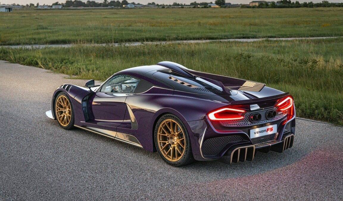 2031 л.с. и открытая кулиса. Hennessey показала гиперкар Venom F5-M Roadster 4 Гиперкар Hennessey Venom F5-M Roadster на дороге