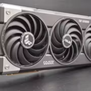 HWMonitor вернул Hotspot на GeForce RTX 50, который Nvidia прятала от мониторинга 6 Видеокарта GeForce RTX 50 с тремя вентиляторами