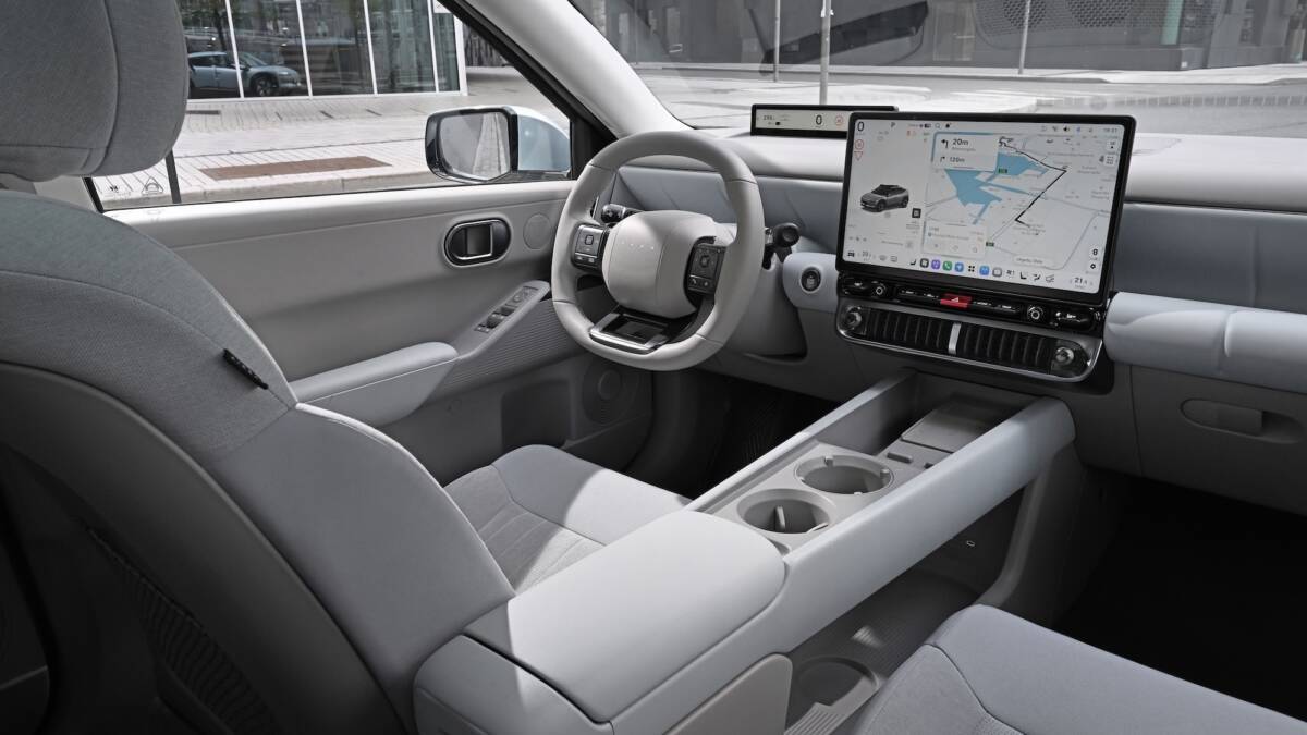 Интерьер электромобиля Hyundai IONIQ 3 центральная консоль