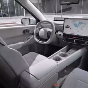 Интерьер электромобиля Hyundai IONIQ 3 центральная консоль