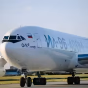 Ил-96-400М самолет перед взлетом Ил-96-400М